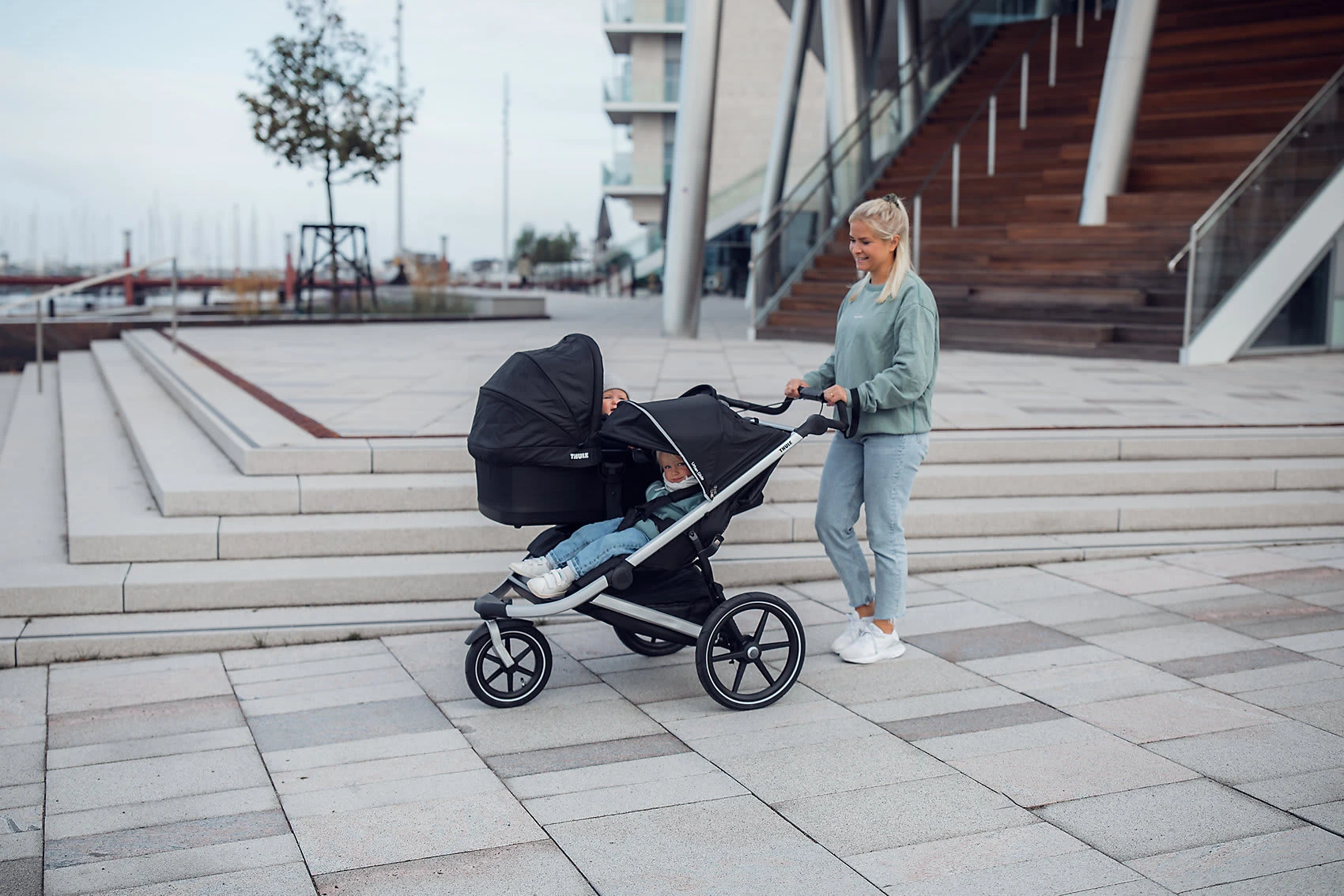 Thule Urban Glide 2, Geschwisterwagen Aluminium/Jet Schwarz 5 Thule Urban Glide 2, Geschwisterwagen Aluminium/Jet Schwarz – Bild 3